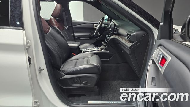Ford Explorer 2021 — photo 11