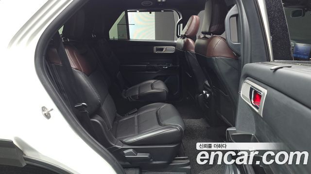 Ford Explorer 2021 — photo 12