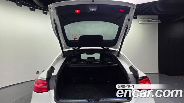 Mercedes-Benz GLC-Class 2017 — photo 26
