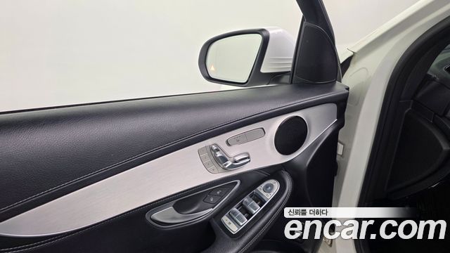 Mercedes-Benz GLC-Class 2017 — photo 27