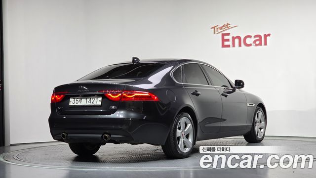 Jaguar XF 2018 — photo 2