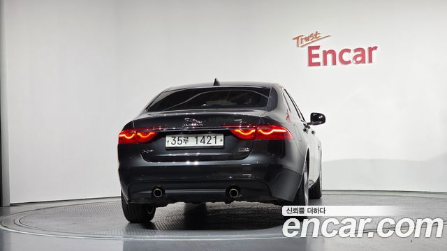 Jaguar XF 2018 — photo 4