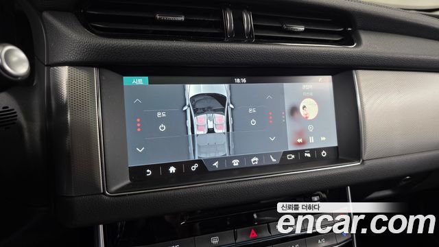 Jaguar XF 2018 — photo 16