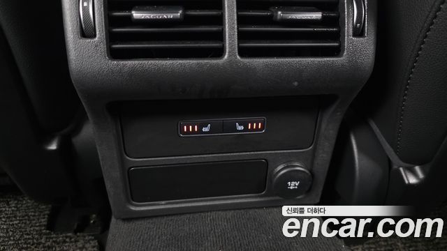 Jaguar XF 2018 — photo 19