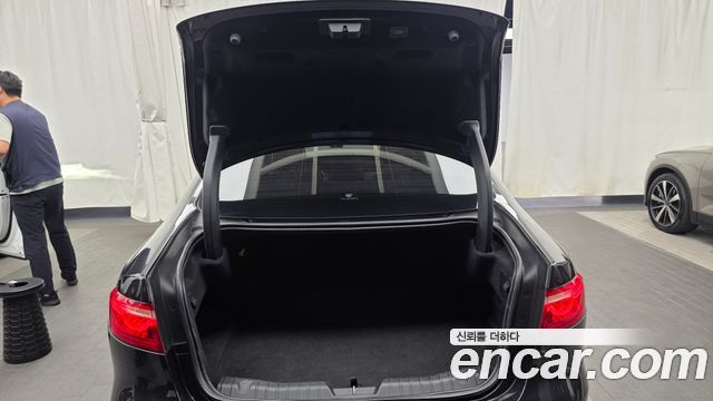 Jaguar XF 2018 — photo 20