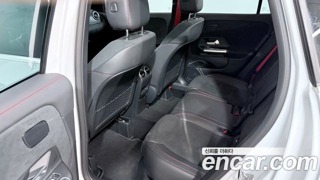Mercedes-Benz GLA-Class 2023 — photo 10