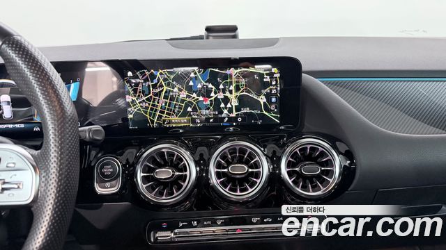 Mercedes-Benz GLA-Class 2023 — photo 16