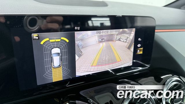 Mercedes-Benz GLA-Class 2023 — photo 18