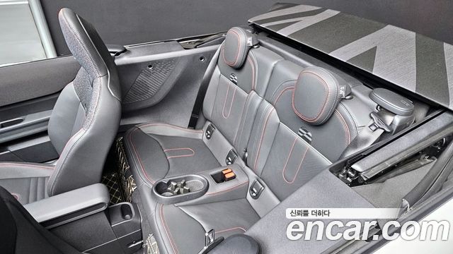Mini Cooper Convertible 2026 — photo 18