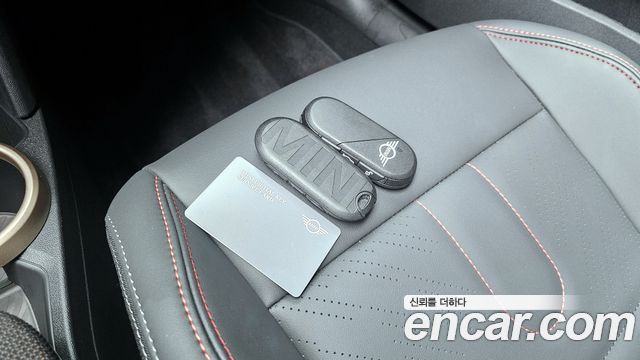 Mini Cooper Convertible 2026 — photo 24