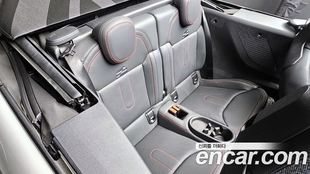 Mini Cooper Convertible 2026 — photo 16