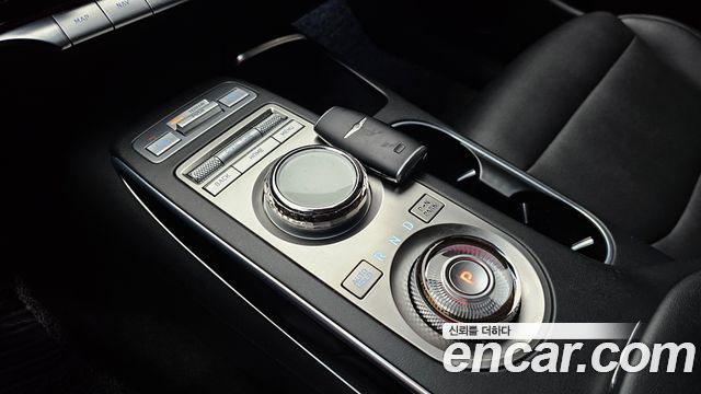 Genesis GV70 2023 — photo 9