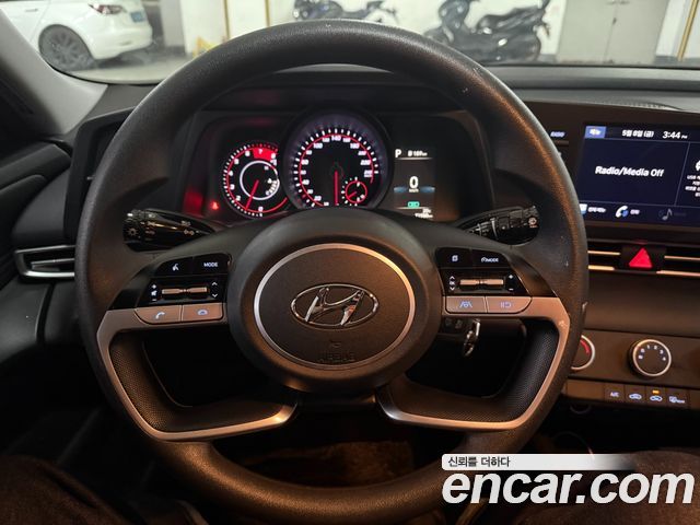 Hyundai AVANTE 2021 — photo 18
