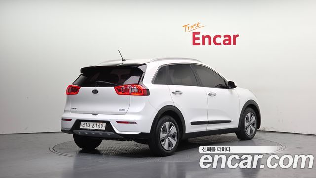 Kia Niro 2018 — photo 2