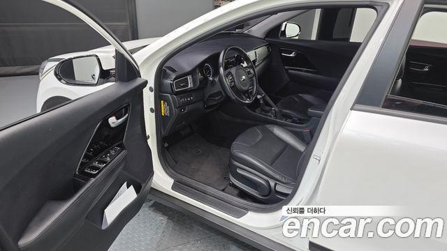 Kia Niro 2018 — photo 10