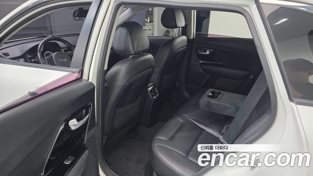 Kia Niro 2018 — photo 11