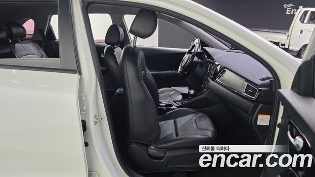 Kia Niro 2018 — photo 12