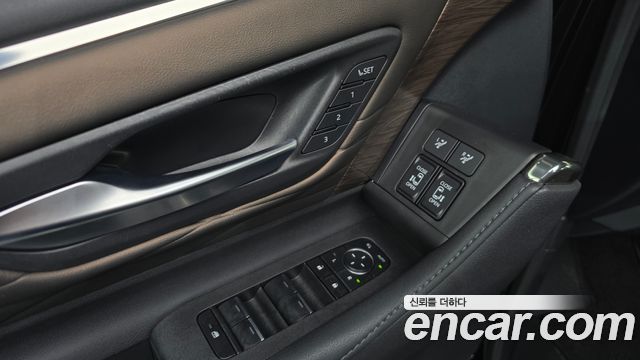 Toyota Alphard 2024 — photo 37