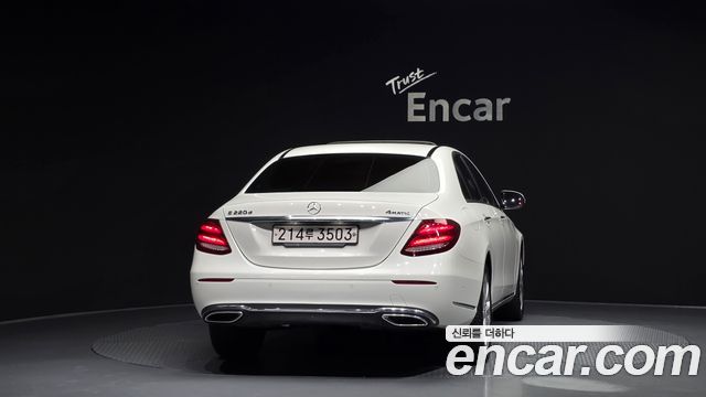 Mercedes-Benz E-Class 2019 — photo 4