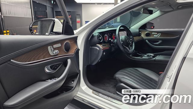 Mercedes-Benz E-Class 2019 — photo 13