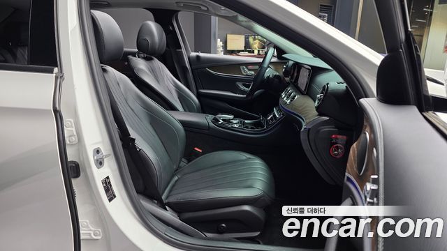 Mercedes-Benz E-Class 2019 — photo 17