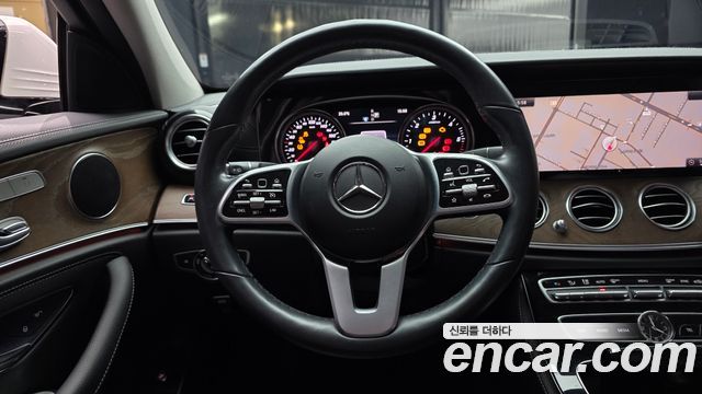 Mercedes-Benz E-Class 2019 — photo 19