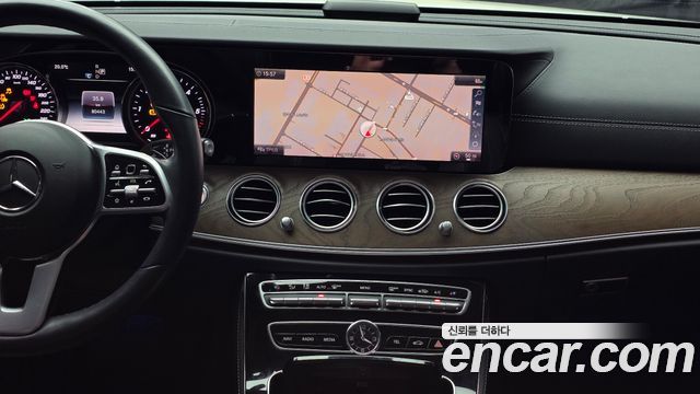 Mercedes-Benz E-Class 2019 — photo 20