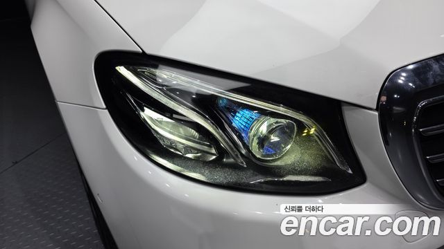 Mercedes-Benz E-Class 2019 — photo 8