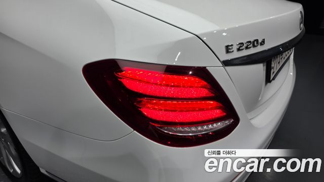 Mercedes-Benz E-Class 2019 — photo 9
