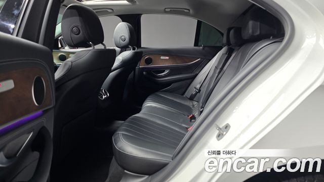 Mercedes-Benz E-Class 2019 — photo 16