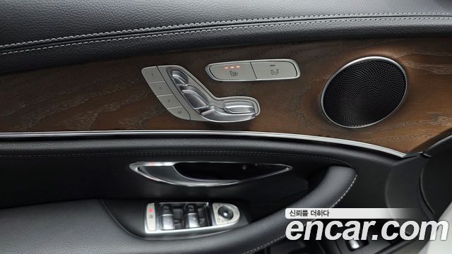 Mercedes-Benz E-Class 2019 — photo 30