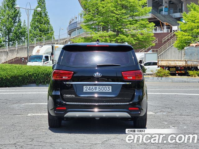 Kia Canival 2019 — photo 2