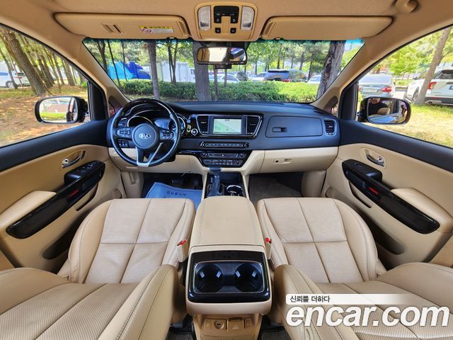 Kia Canival 2019 — photo 16