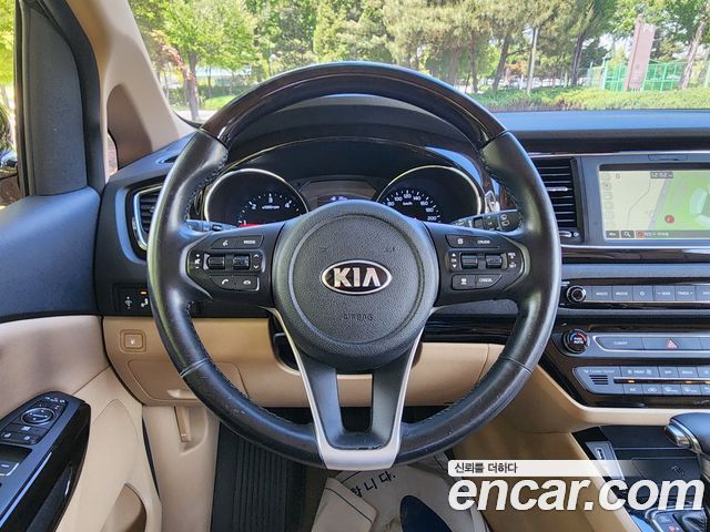 Kia Canival 2019 — photo 17