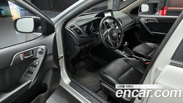 Kia Porte 2012 — photo 13