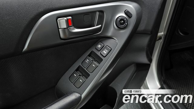 Kia Porte 2012 — photo 18