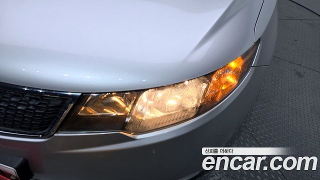 Kia Porte 2012 — photo 8