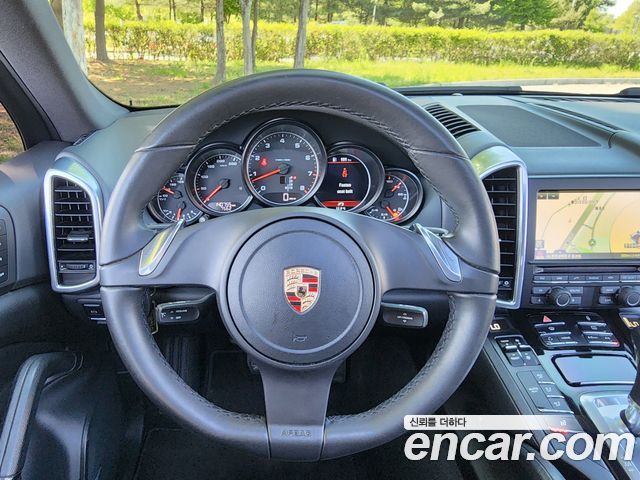 Porsche Cayenne 2012 — photo 9