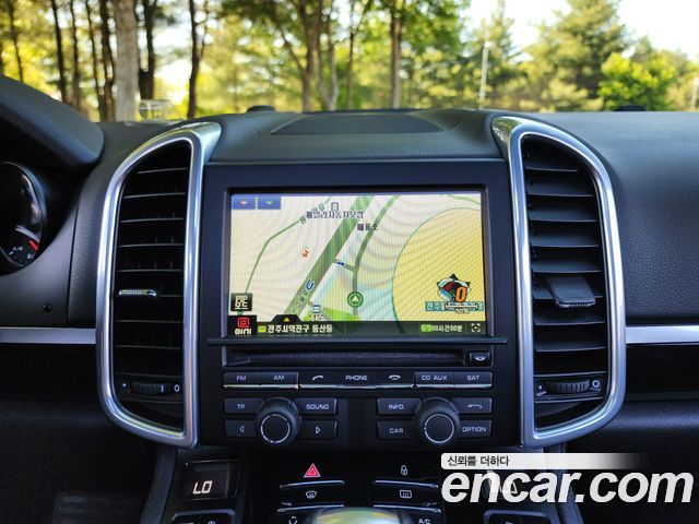 Porsche Cayenne 2012 — photo 10