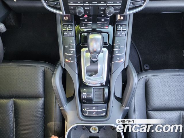 Porsche Cayenne 2012 — photo 13
