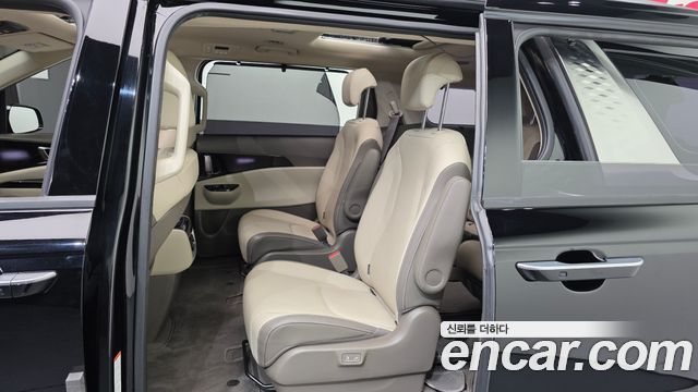Kia Canival 2022 — photo 11