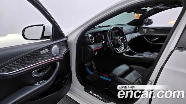 Mercedes-Benz E-Class 2021 — photo 13