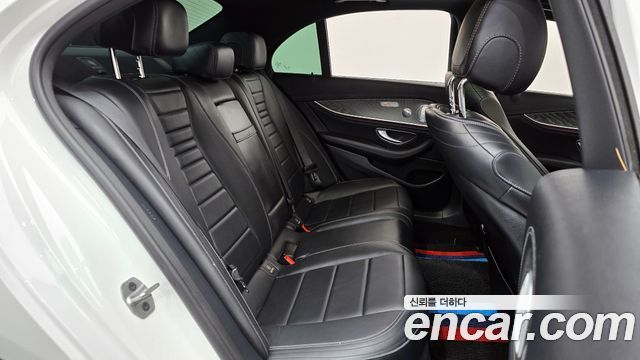 Mercedes-Benz E-Class 2021 — photo 17