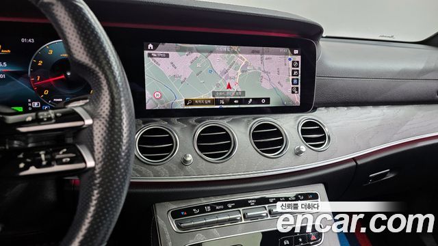 Mercedes-Benz E-Class 2021 — photo 18