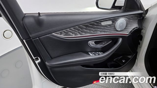 Mercedes-Benz E-Class 2021 — photo 14