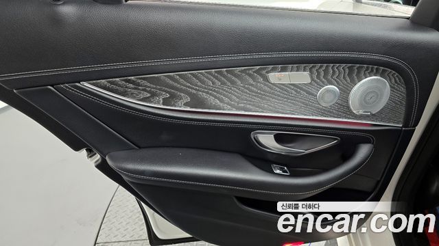 Mercedes-Benz E-Class 2021 — photo 15
