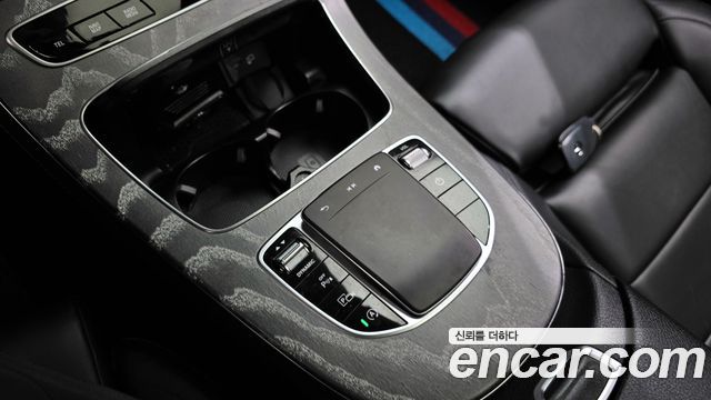 Mercedes-Benz E-Class 2021 — photo 32