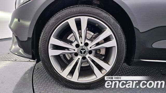 Mercedes-Benz C-Class 2020 — photo 5
