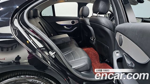 Mercedes-Benz C-Class 2020 — photo 11