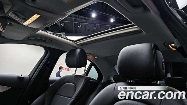 Mercedes-Benz C-Class 2020 — photo 18